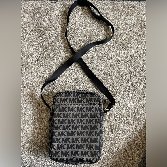 Michael Kors Crossbody - Picture 2 of 7